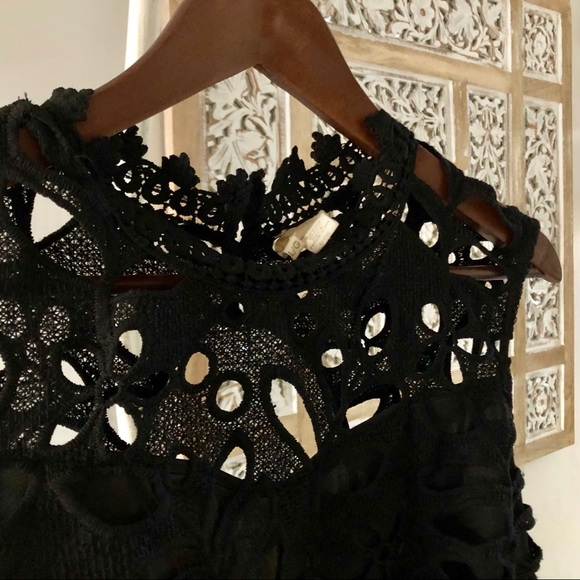 ⭐️NWOT Black floral design full cutout dress - Picture 3 of 4